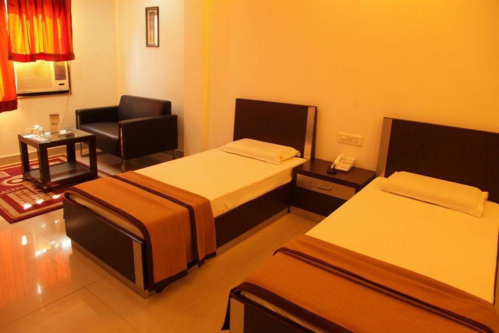 Hotel Lohmod At National Highway 8 - Free Airport Transffer Νέο Δελχί Εξωτερικό φωτογραφία