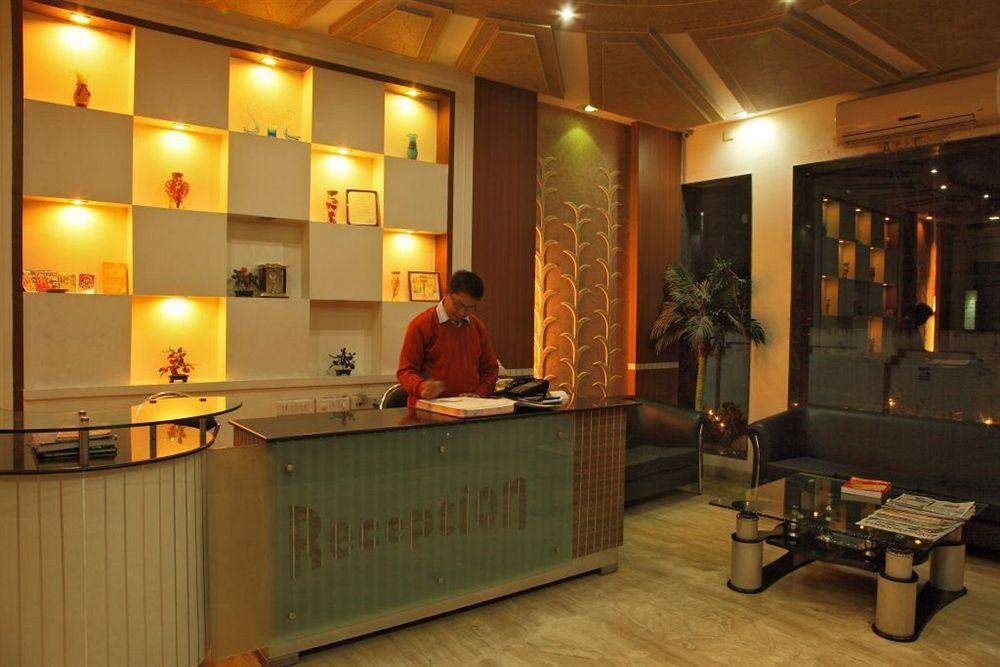 Hotel Lohmod At National Highway 8 - Free Airport Transffer Νέο Δελχί Εξωτερικό φωτογραφία