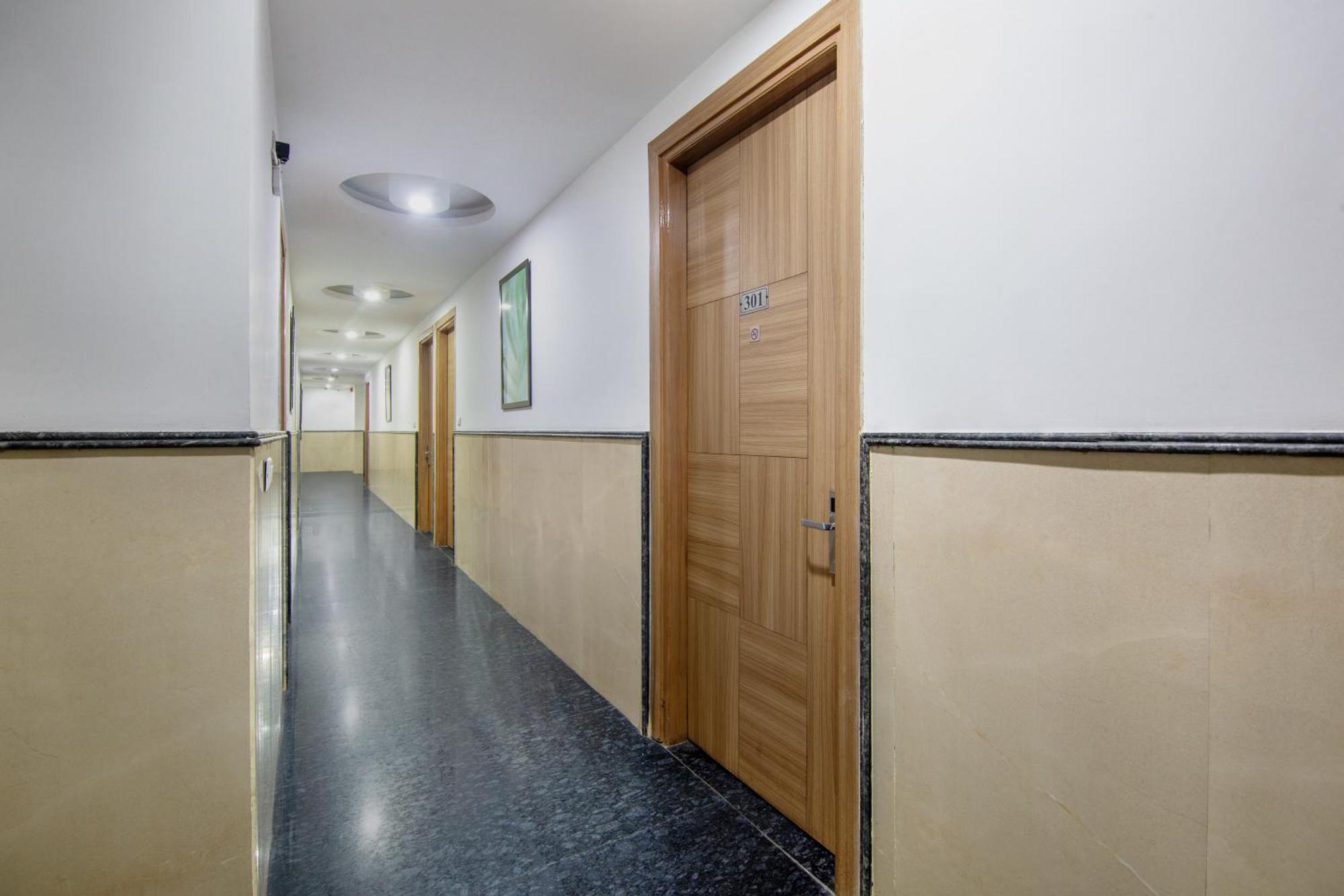 Hotel Lohmod At National Highway 8 - Free Airport Transffer Νέο Δελχί Εξωτερικό φωτογραφία