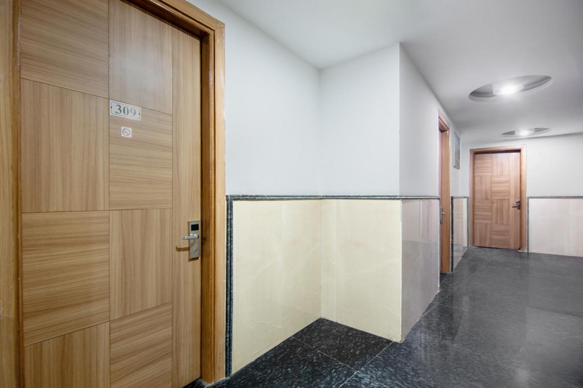 Hotel Lohmod At National Highway 8 - Free Airport Transffer Νέο Δελχί Εξωτερικό φωτογραφία