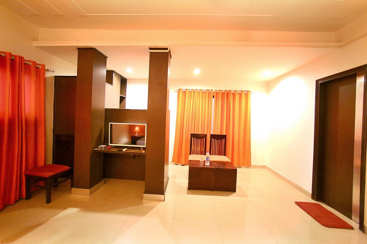 Hotel Lohmod At National Highway 8 - Free Airport Transffer Νέο Δελχί Εξωτερικό φωτογραφία